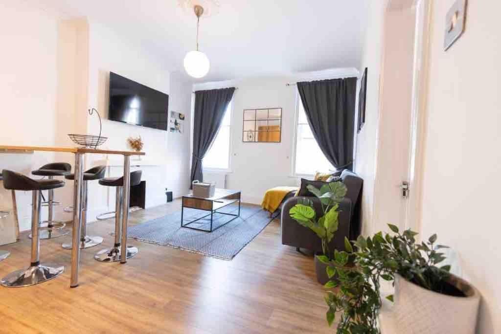 Lovely 2 Bedroom Apartment In Chelsea Sw3 London Eksteriør bilde
